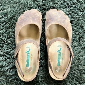 BIONATURA brown real leather sandal/shoes size 8.